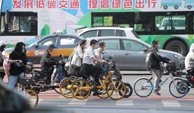今天立夏！大量北京市民今早骑行上班