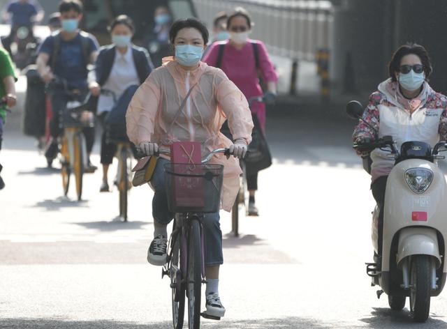 今天立夏！大量北京市民今早骑行上班
