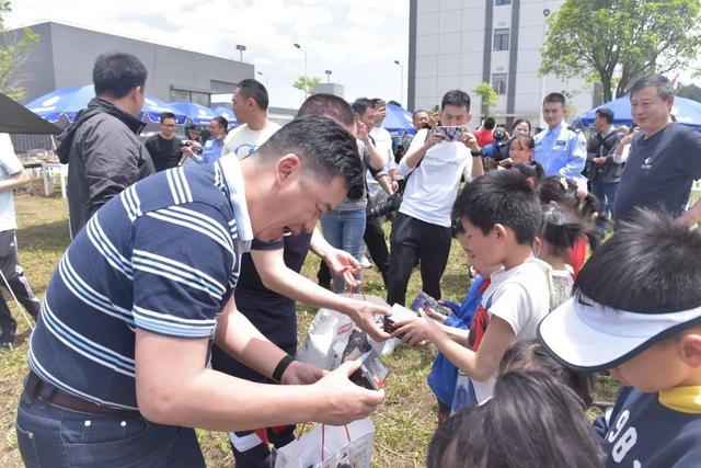 警属进警营 共度五一节