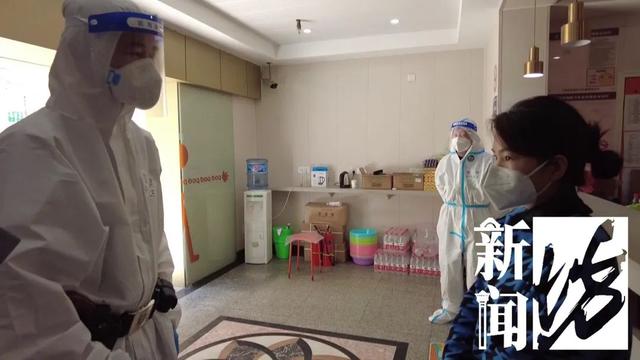 男子上海就医病逝妻子流落街头 男子上海就医病逝妻子流落街头（战神看女儿捡破烂） 时事