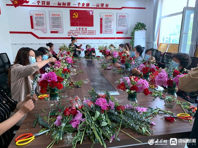 辛作为·辛印象｜东营区辛店街道开展插花活动迎接母亲节