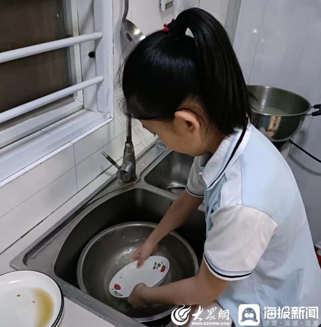 利津县盐窝镇中心小学开展“母亲节”感恩活动