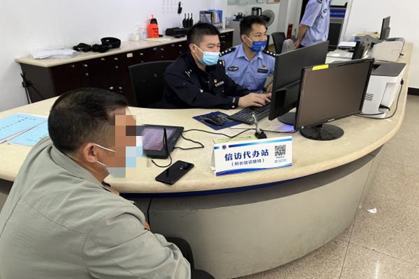 太狠了！“碰瓷党”不惜自断脚骨！