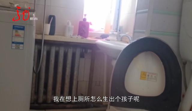 女婴被遗弃垃圾桶 18岁母亲现身