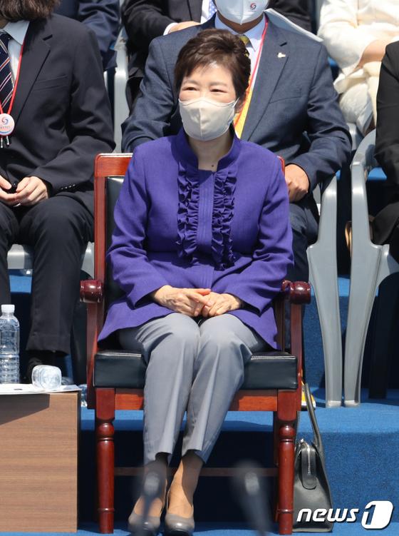 崔顺实狱中致信闺蜜朴槿惠：没有我你可以当个好总统 祝安度晚年
