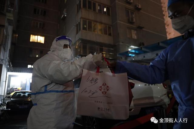 直击石景山这个封控区的“十二时辰”