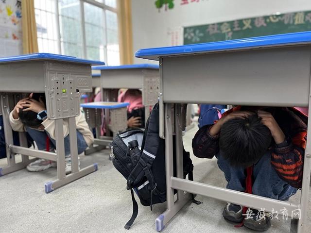 安全教育入心间 黟县各校开展防灾减灾主题教育活动