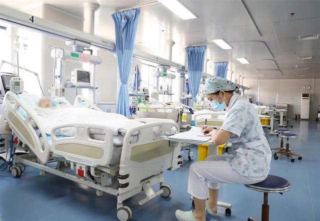 小伙每天喝6杯奶茶住进ICU，医生：血糖高得测不出，现已脱险