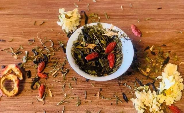 中药代茶饮咋喝更有效？这五杯茶喝对了，轻松应对夏季小毛病