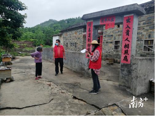 越艰险越向前！惠东安墩党员干部齐协力，守护暴雨中的红色家园