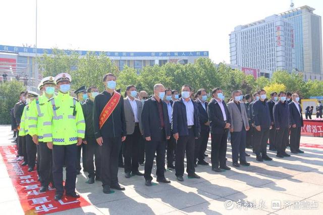 《信访工作条例》宣传月启动仪式暨全市集中宣传日活动举办