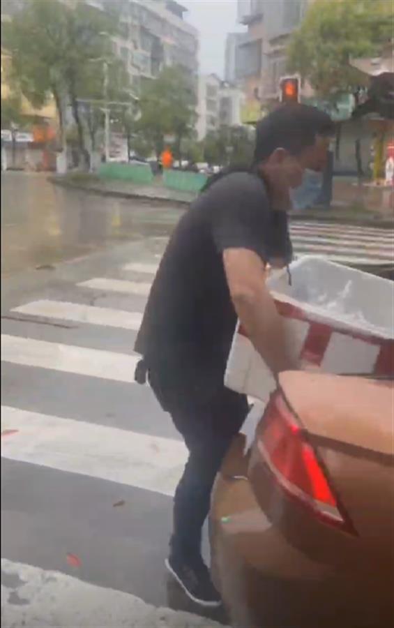 四川邻水5天超200人感染，市民自发为抗疫出力，周边多地防控升级
