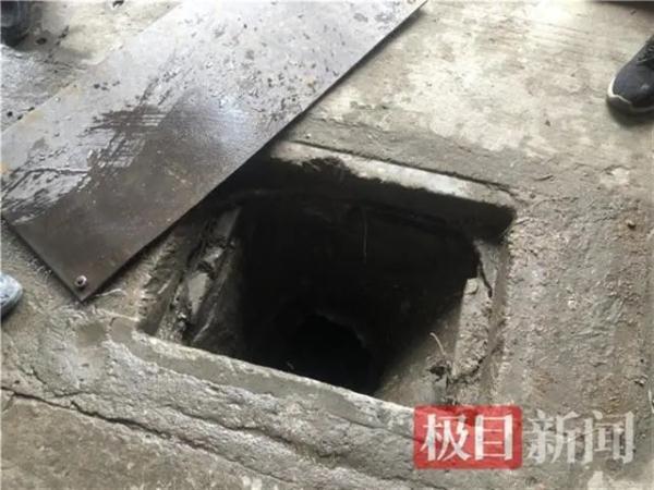 揪心！3岁男童走着走着掉进下水道被冲走，已失联超过48小时……父亲去救却被卡住