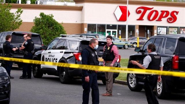 美国超市枪击事件已致10死，18岁枪手直播袭击过程
