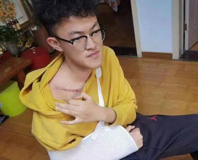 居民楼深夜起火！救人还是备考？青岛这名准高考生毅然冲上去