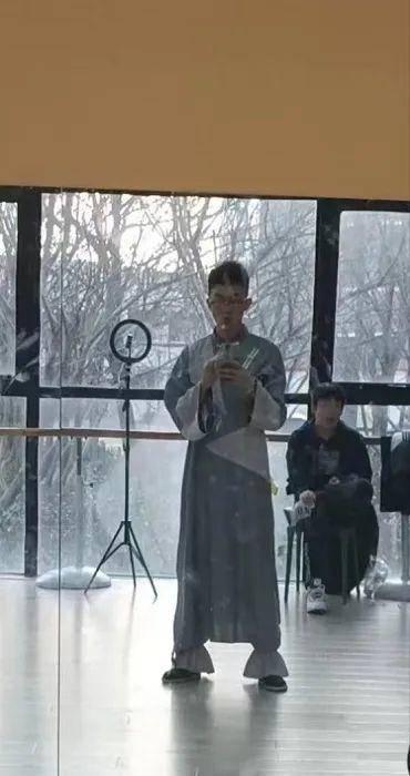 居民楼深夜起火！救人还是备考？青岛这名准高考生毅然冲上去