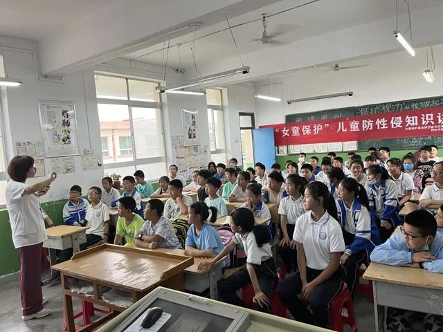 “女童保护”儿童防性侵公益宣讲走进陕西西安阎良区振兴中心小学