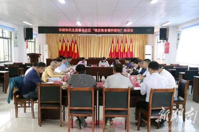 欧阳斌深入桥头乡开展“稳定粮食播种面积”专项民主监督