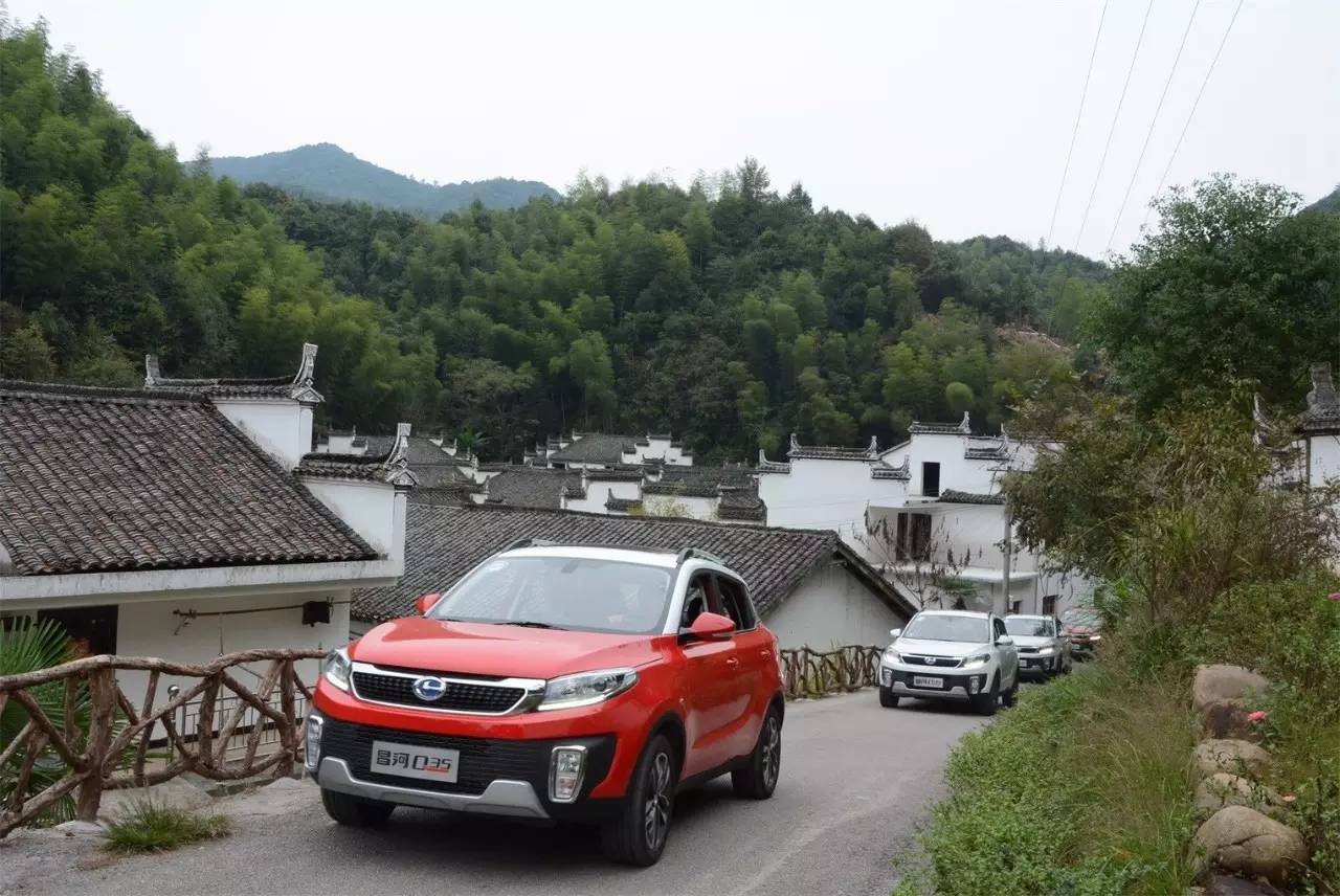 原来景德镇不仅有瓷器还有军工品质的昌河汽车 </p><p>　　 婺源试驾昌河Q35