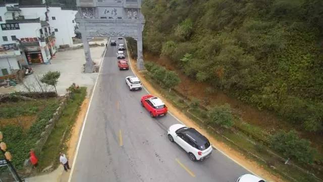 原来景德镇不仅有瓷器还有军工品质的昌河汽车 </p><p>　　 婺源试驾昌河Q35