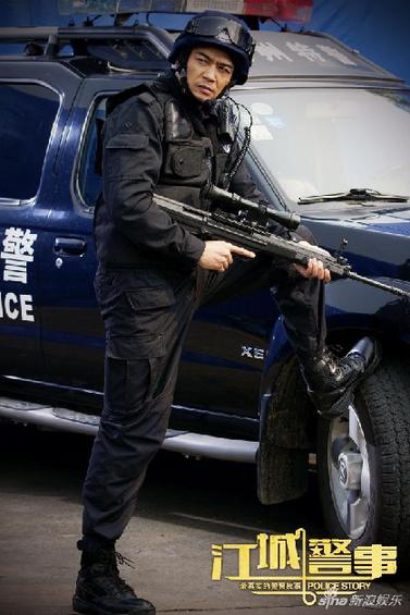 《江城警事》以社区民警林申杨辛辛共同出演为焦点。