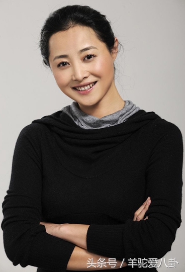 张若昀女友唐艺昕海量美空照疑遭曝光？网友：拍的有点难看