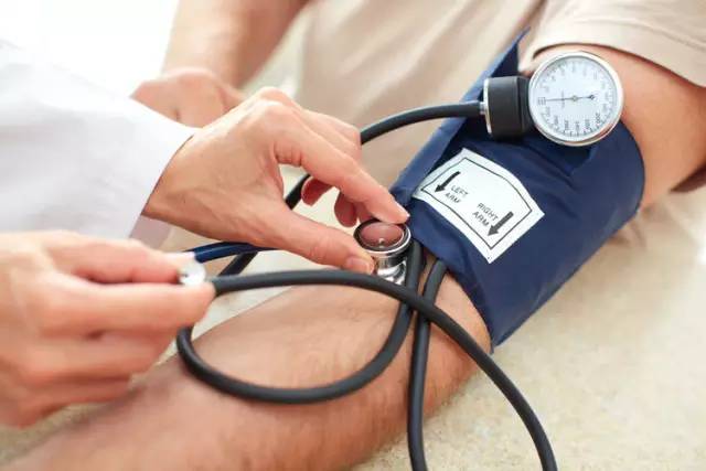 什么血压仪器比较好,医生建议：家里最好常备血压计