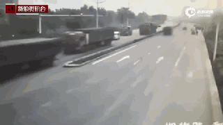交通安全 一批超震撼交通事故GIF
