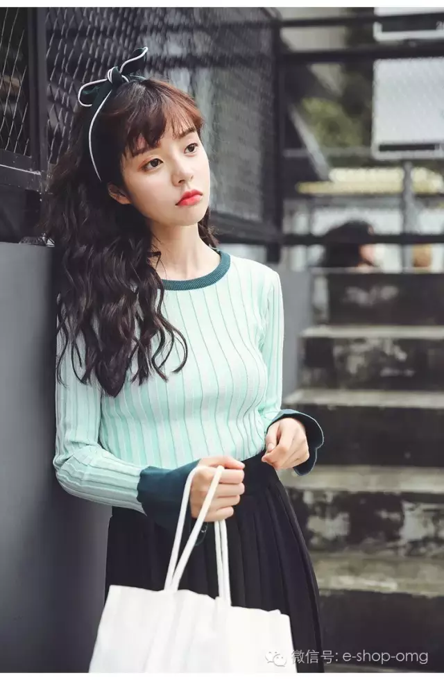 韩版针织打底衫，简约大方，搭配随心所欲，性感之于更显时尚