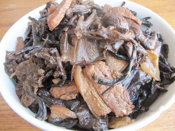 蘑菇炖肉做法(香菇鲜肉美味炖，家常菜谱大公开)