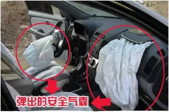 方向盘的缝隙那么小！安全气囊是从哪冒出来的？