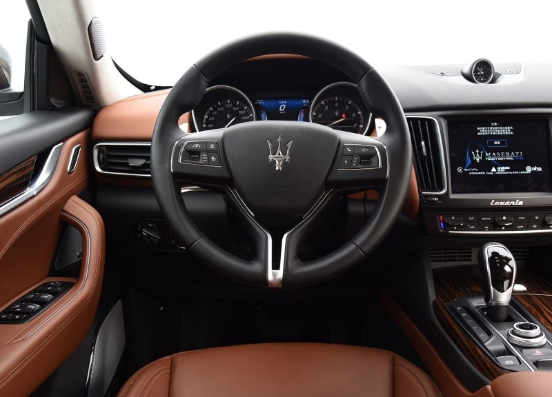 同样来自跑车品牌，这款SUV配无框车门，逼格不输卡宴！