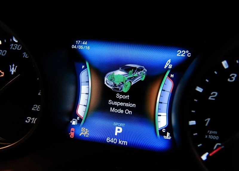 同样来自跑车品牌，这款SUV配无框车门，逼格不输卡宴！