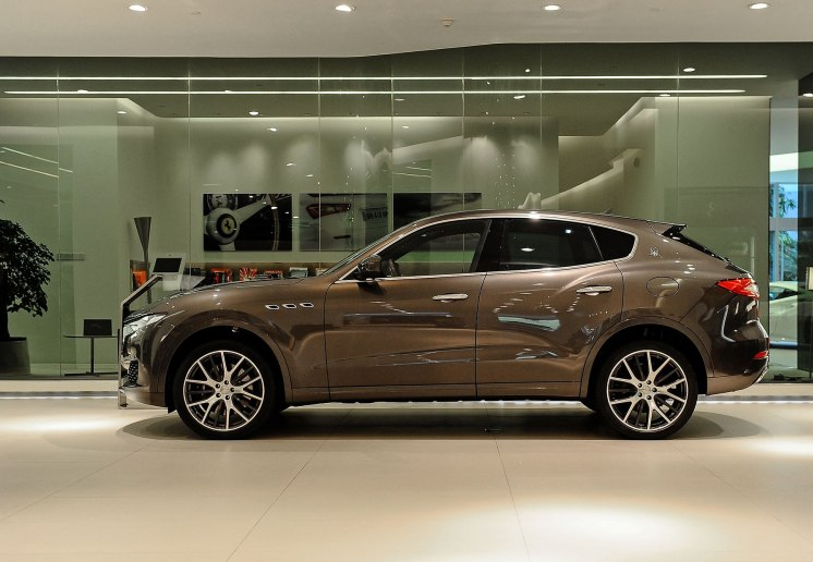 同样来自跑车品牌，这款SUV配无框车门，逼格不输卡宴！