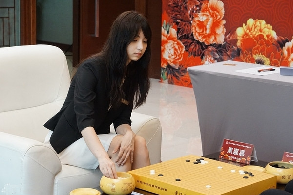 围棋第一美女黑嘉嘉与柯洁宣布结婚，围棋界的金童玉女