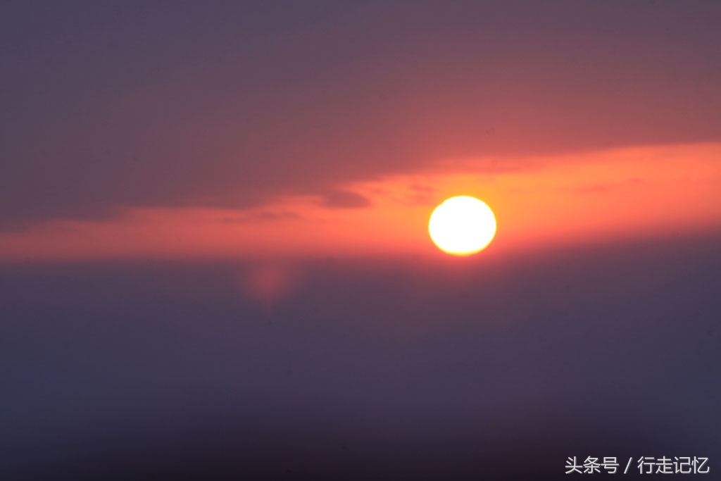 （原创）冬日峨眉金顶：日出如剥壳，日落如坠海