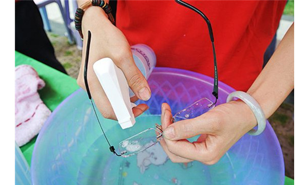 眼镜严重划痕怎么修复(眼镜刮花后) - seo葵花宝典