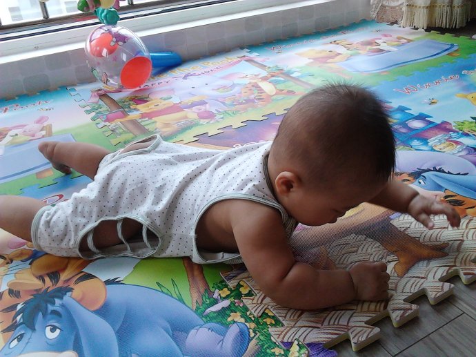 家里有宝宝还在用这种泡沫地垫的要注意了？！