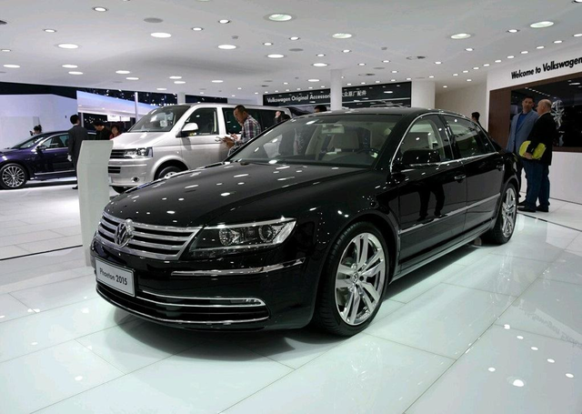 很多人呢觉得大众的这一款高端车始终没有走出它旗下帕萨特的设计理念