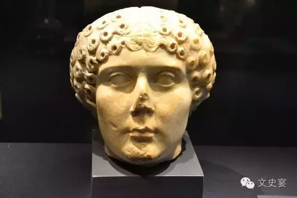 终于,在阿格里皮娜强迫尼禄娶先皇克劳狄的女儿屋大维娅为妻后,母子