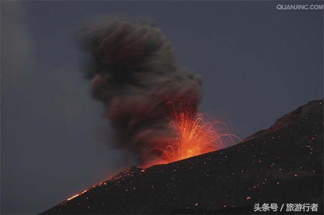 火山最多的国家（全国由1.7万个岛屿组成）