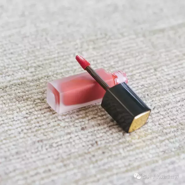 谈恋爱，不如买支新口红吧