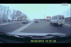 交通安全 一批超震撼交通事故GIF