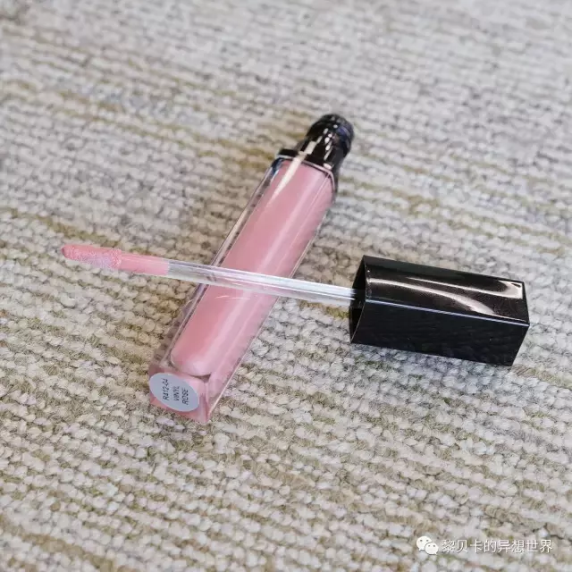 谈恋爱，不如买支新口红吧