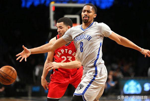 为什么nba球服戴着黑边(盘点本赛季NBA最丑的10款球衣，你怎么看？)