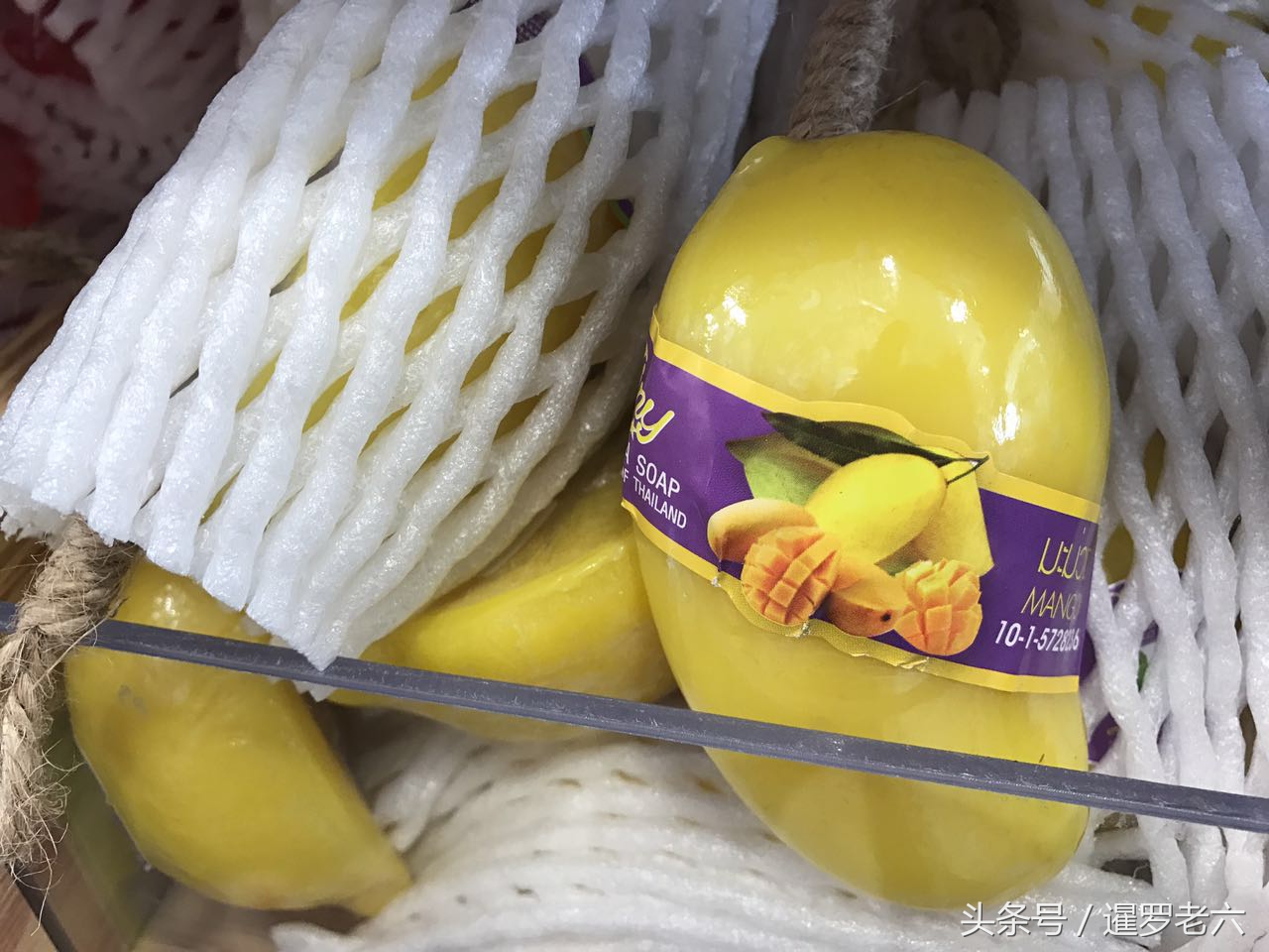 来看看泰国的“水果香皂”，造型可爱，气味挺香，效果咋样呢？