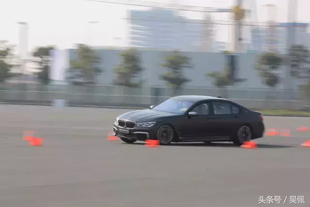 告诉你大力神的厉害之处——试驾宝马M760Li xDrive
