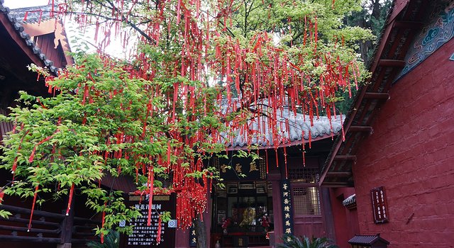 峨眉山求什么最灵验(有求必应！据说2017新年在四川这些寺庙烧香祈福最灵验！)