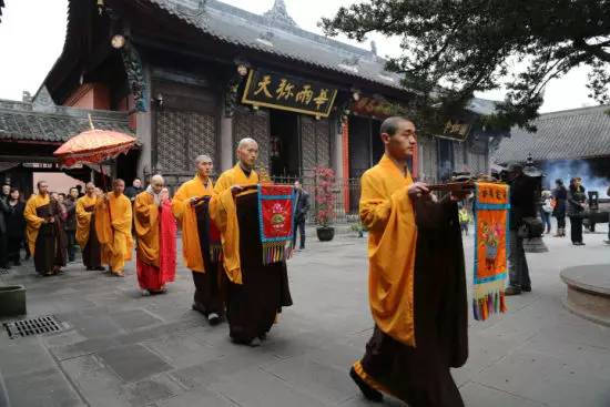 峨眉山求什么最灵验(有求必应！据说2017新年在四川这些寺庙烧香祈福最灵验！)