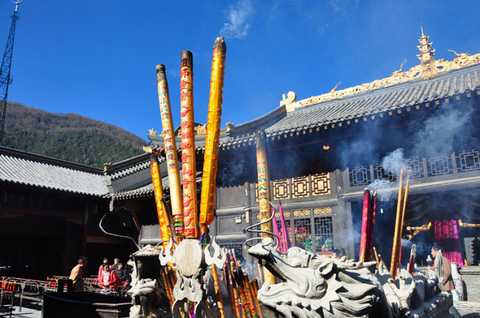 峨眉山求什么最灵验(有求必应！据说2017新年在四川这些寺庙烧香祈福最灵验！)